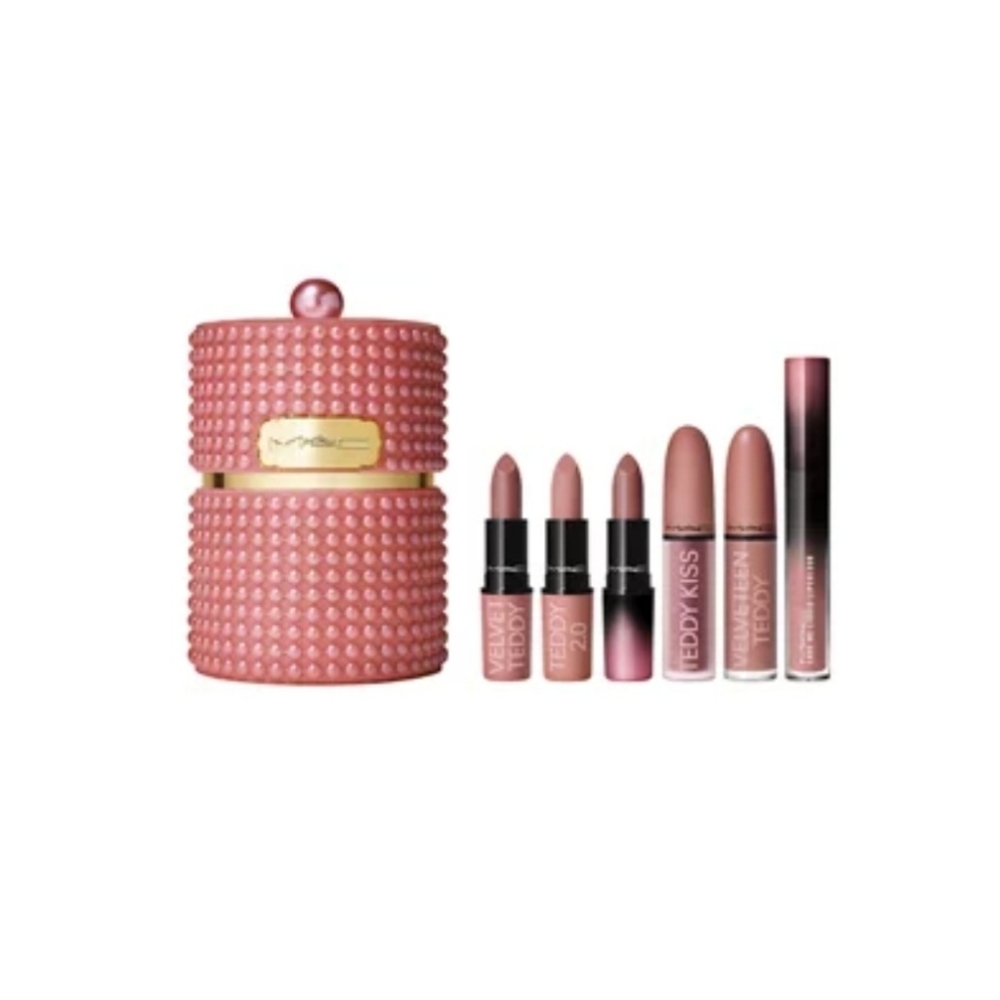 MAC Cosmetics Velvet Teddy’s Party Crew Vault Holiday